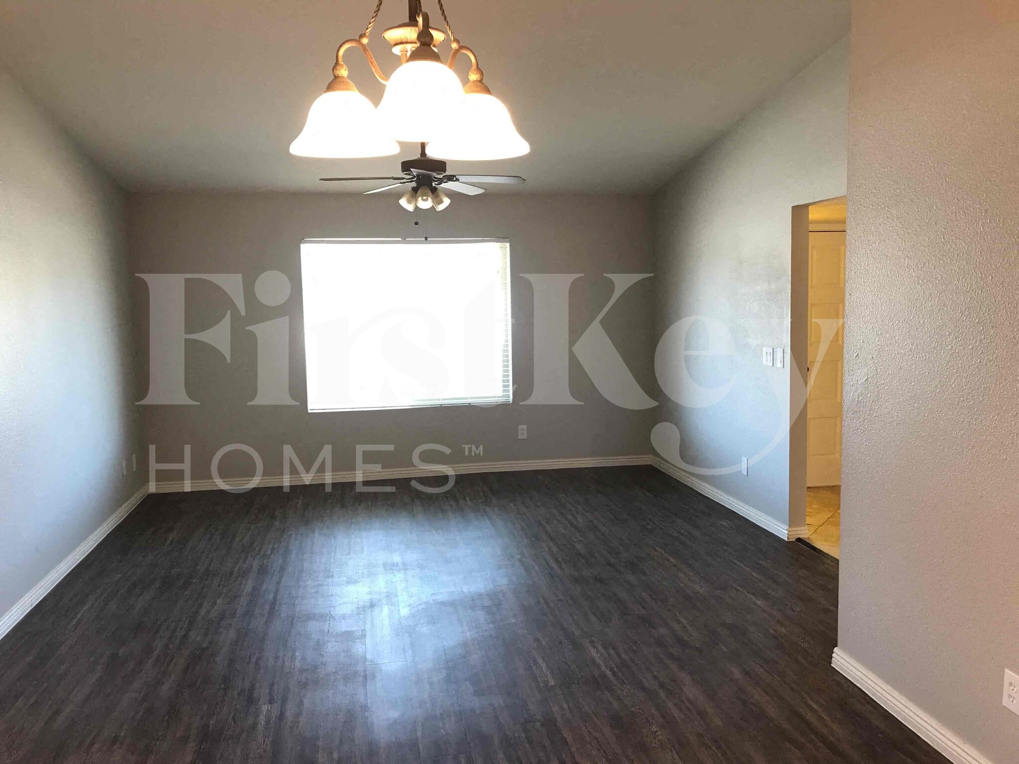 Building Photo - 4841 W Paradise Ln