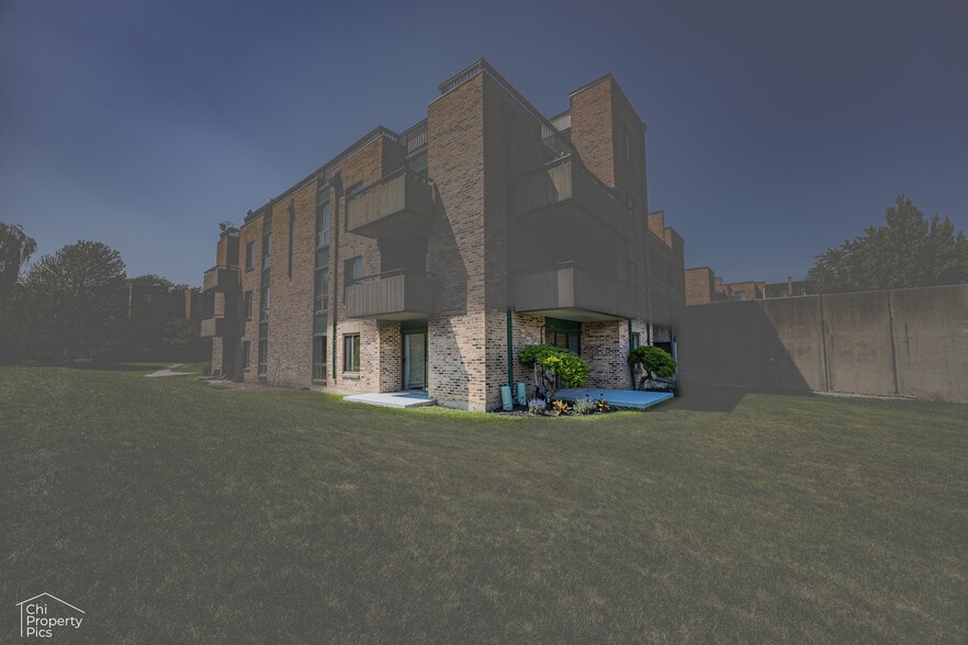 Building Photo - 1919 Prairie Sq