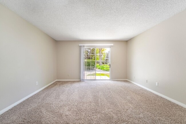 Building Photo - 2 Bedroom, 2 Bathroom Condo unit in a Gate...