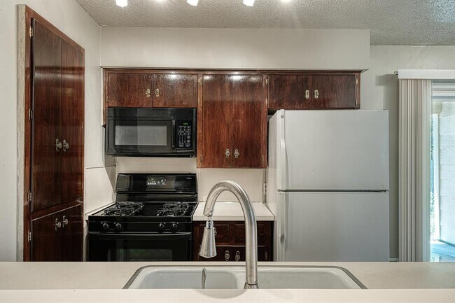 Building Photo - 2711 St Edwards Cir