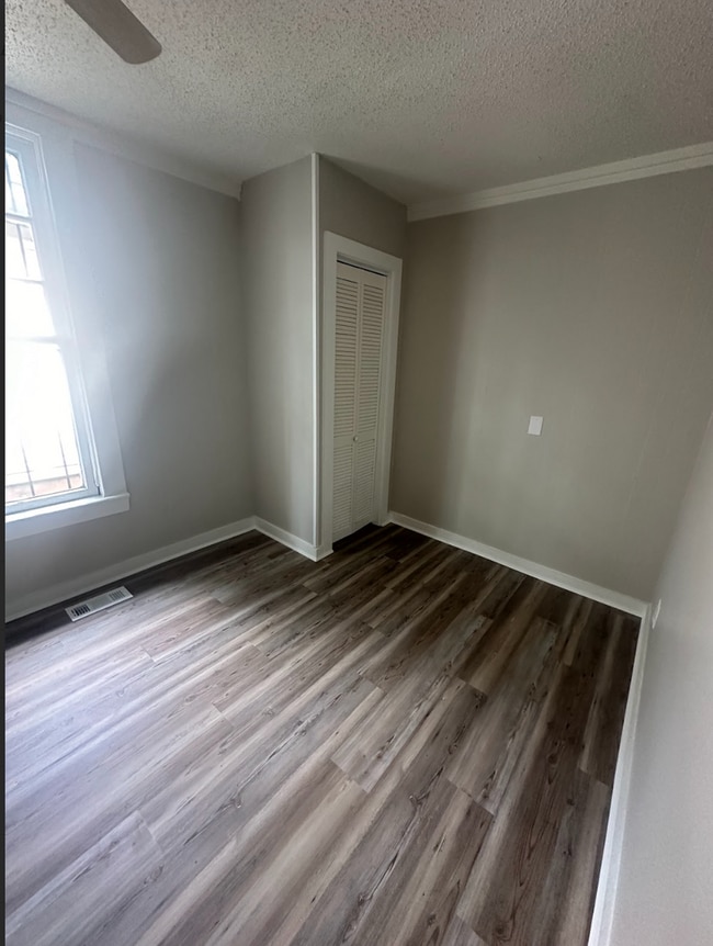 Building Photo - MOVE IN SPECIAL - 1/2 OFF FIRST MONTHS REN...