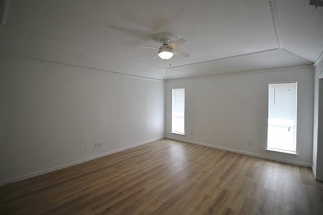 Building Photo - 6014 Lakeshore Dr