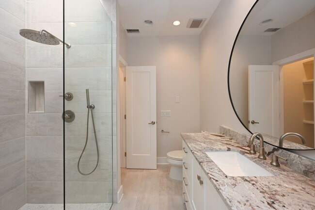 Building Photo - **PERFECTLY SITUATED TOWNHOME IN GREEN HIL...