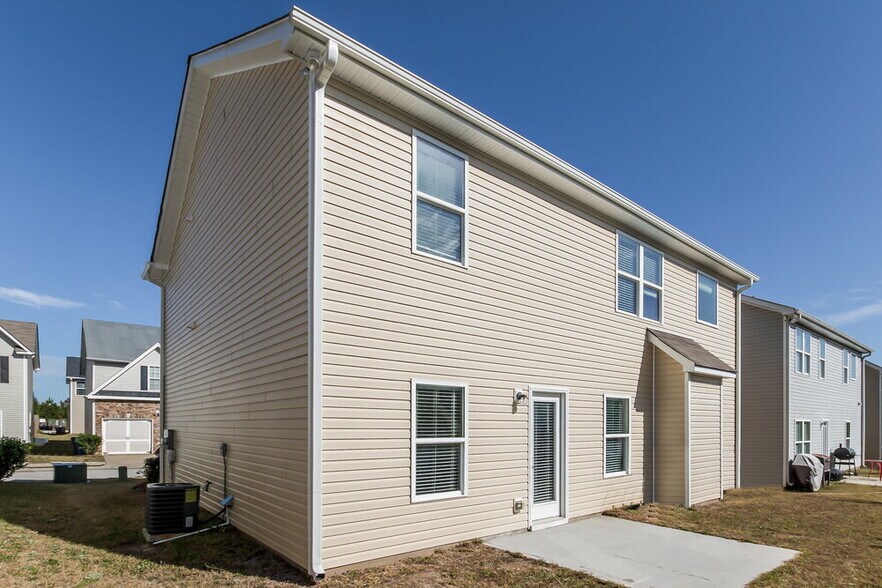 Building Photo - 48 Crescent Chase