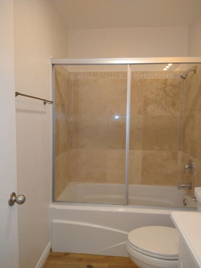 Building Photo - ALL UTILITIES INCLUDED! 3 Bed / 1 Bath Remodeled Condo/Duplex at Tanglewood