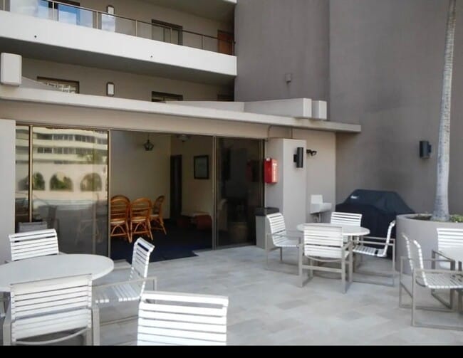 Building Photo - Luxury High-Floor Condo with Panoramic Ocean & Diamond Head Views | 2 Parking | Great Building Am...