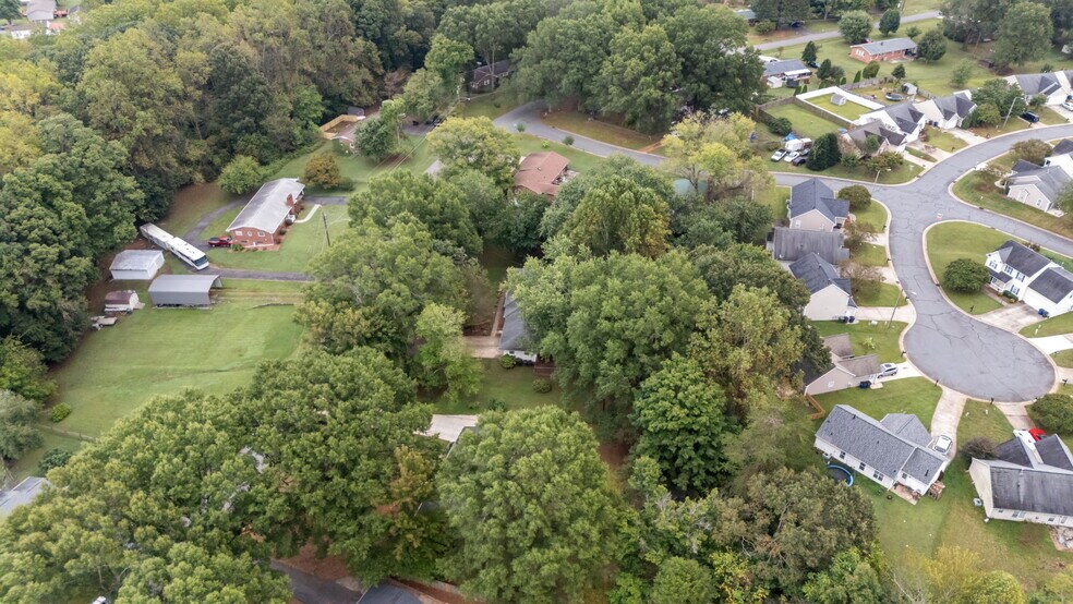 Building Photo - 5728 Nylon Dr