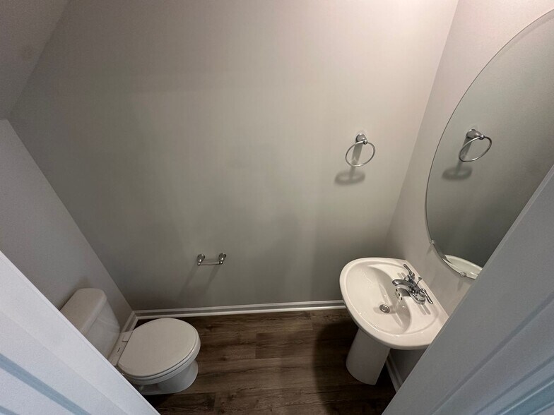 Building Photo - 206 Hazel Ln