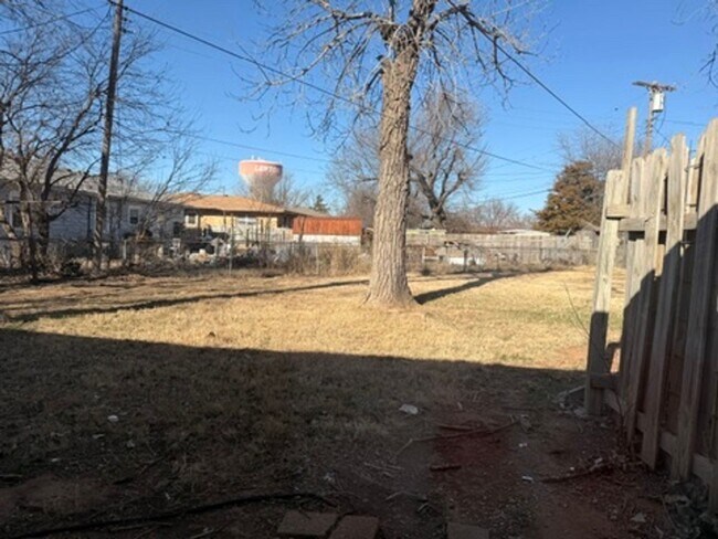 Building Photo - 2804 NW Ozmun Ave