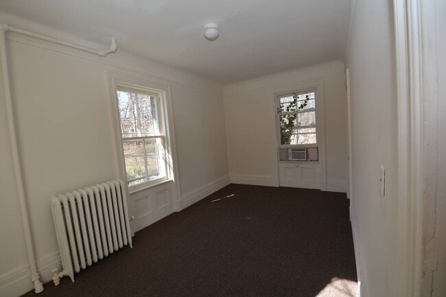 Building Photo - 3 Pine Terrace Rd