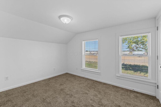 Building Photo - 927 Camden Ave
