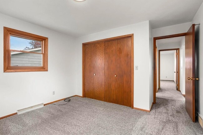 Building Photo - 1303 Haen Dr