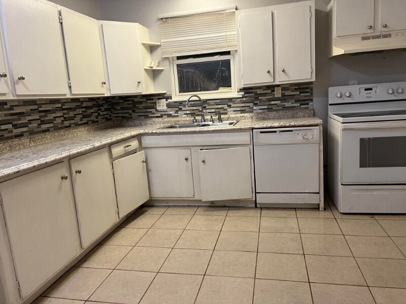 Building Photo - 2524 Loy Lake Rd