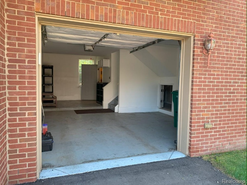 Building Photo - 44701 Ellery Ln