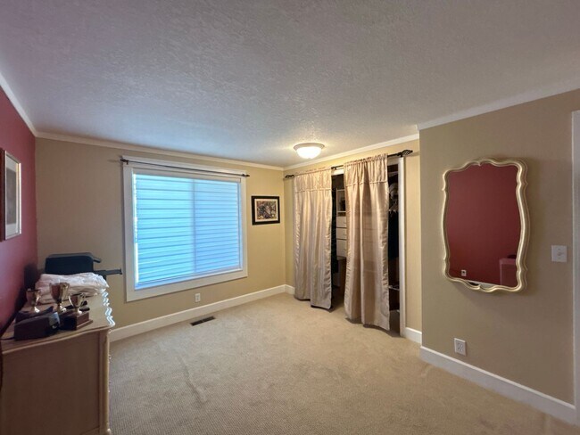 Building Photo - Country Living In The City - 3 Bedroom / 2 Bathroom Home on a Large Corner Lot