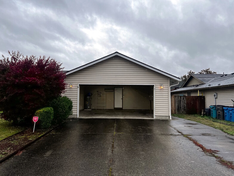 Building Photo - 15807 NE 86th Cir