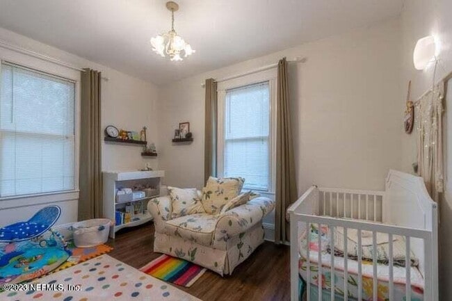 Building Photo - 440 E 6th St