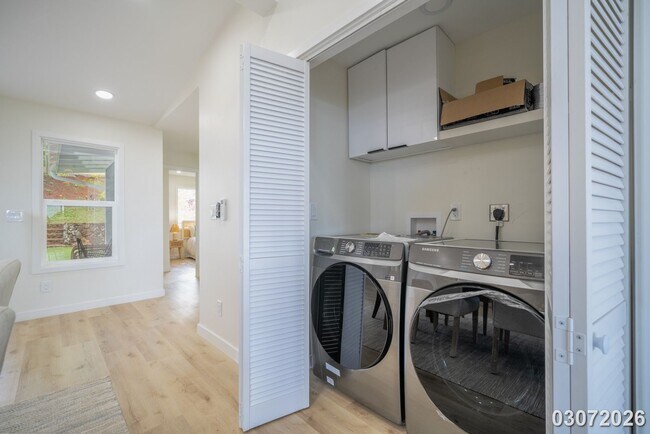 Building Photo - Fully Remodeled, Rarely Available 3BR/2BA/2PKG in Orchard Hills, Aeia Heights
