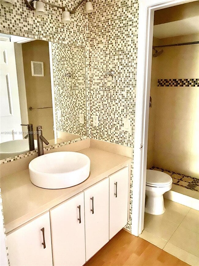 Building Photo - 464 NE 210th Cir Terrace