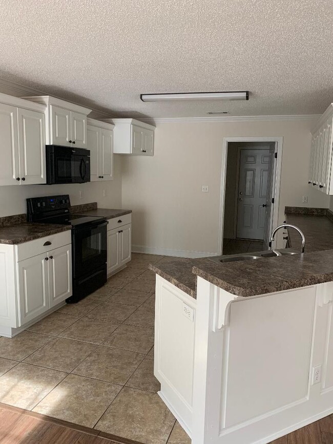 Building Photo - 123 Birchleaf Ln