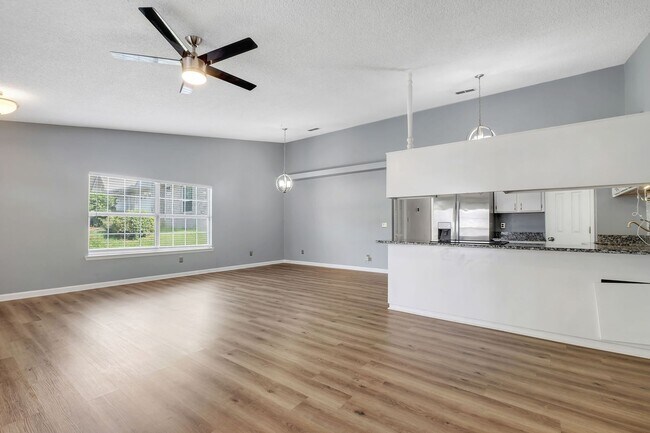 Building Photo - NE Tallahassee Townhome with Community Pool