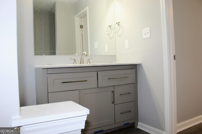 Building Photo - 2640 Field Spring Dr