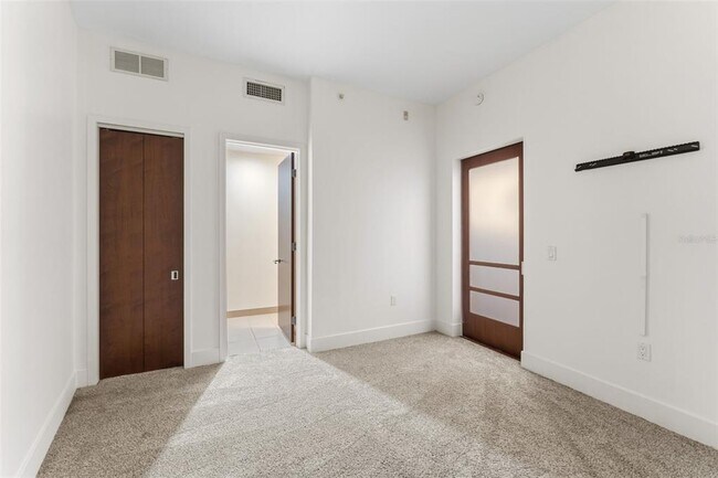 Building Photo - 912 Channelside Dr