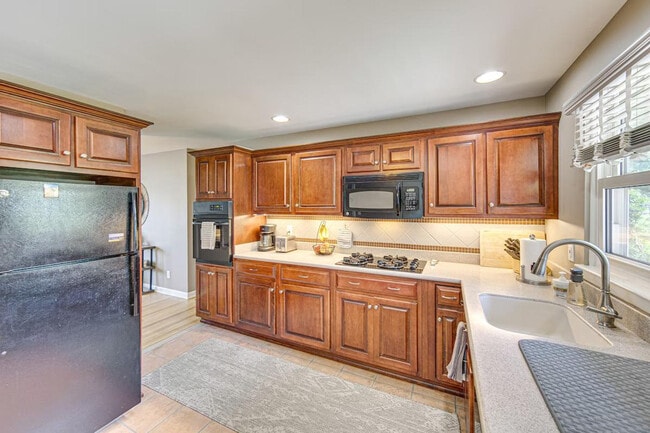 Building Photo - 114 S 36th St