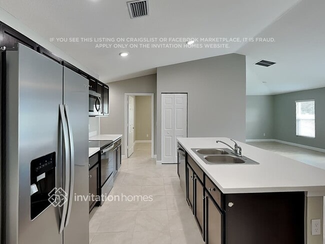 Building Photo - 714 SW McCracken Ave