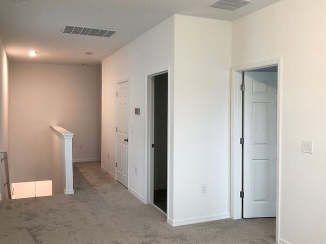 Building Photo - Beautiful 3/2.5 Newly Appointed Home with ...