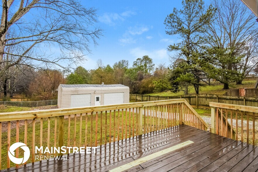 Building Photo - 467 Woodland St