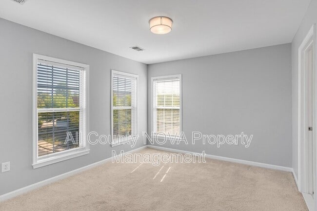 Building Photo - 2729 Celestial Dr