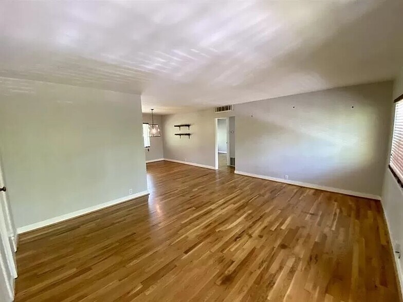 Building Photo - 1392 Normandy Dr NE