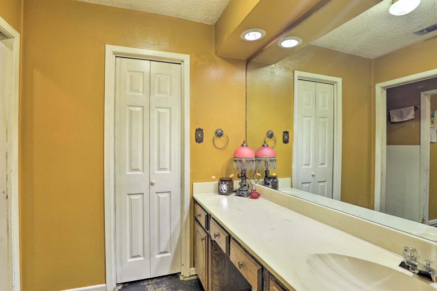 Building Photo - 2109 Woodside Dr