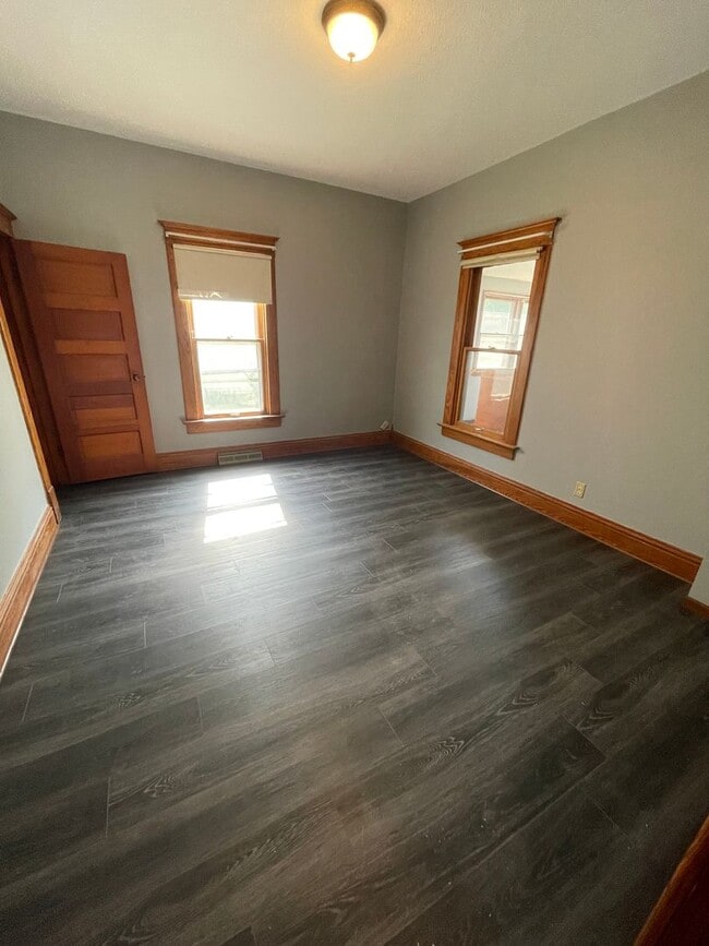 Building Photo - 2 Bedroom, 1 Bathroom Home located in Stan...