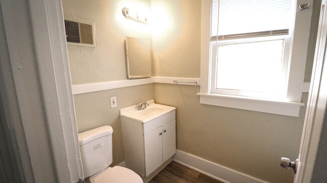 Building Photo - 3 Bedroom House