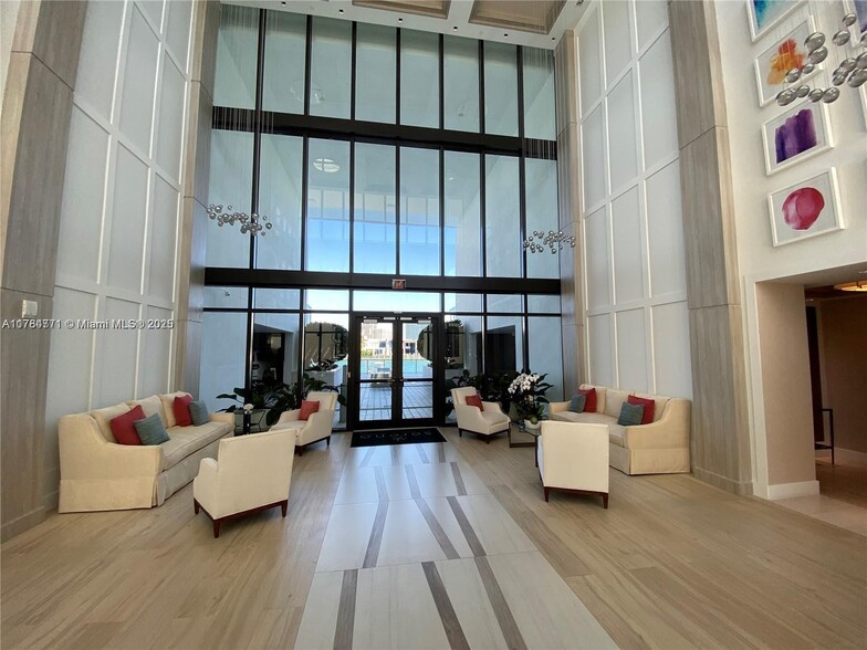 Building Photo - 10201 E Bay Harbor Dr