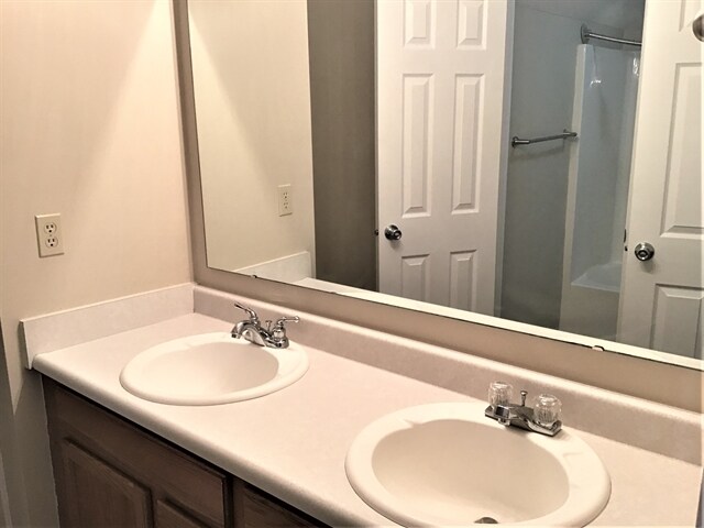 Building Photo - 1131 Clark Dr