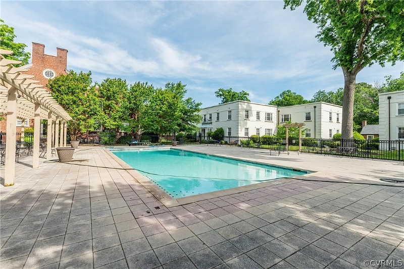 Building Photo - 36 E Lock Ln