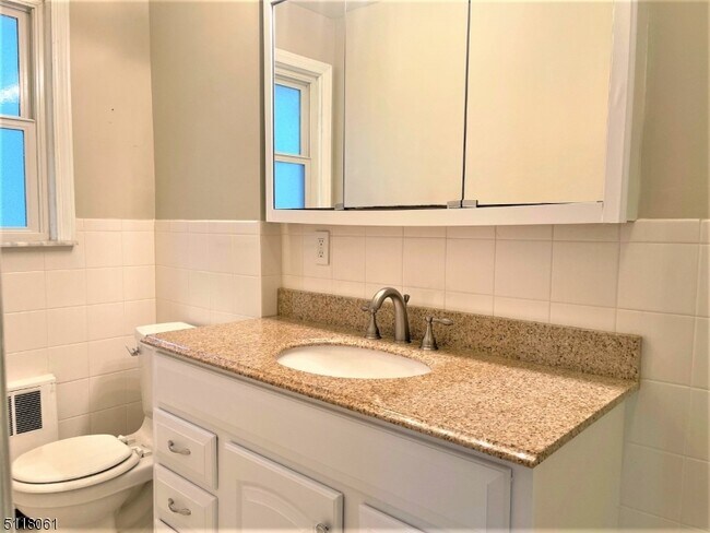 Building Photo - 51 Silver Spring Rd