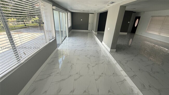 Building Photo - 6365 Miami Lakeway S