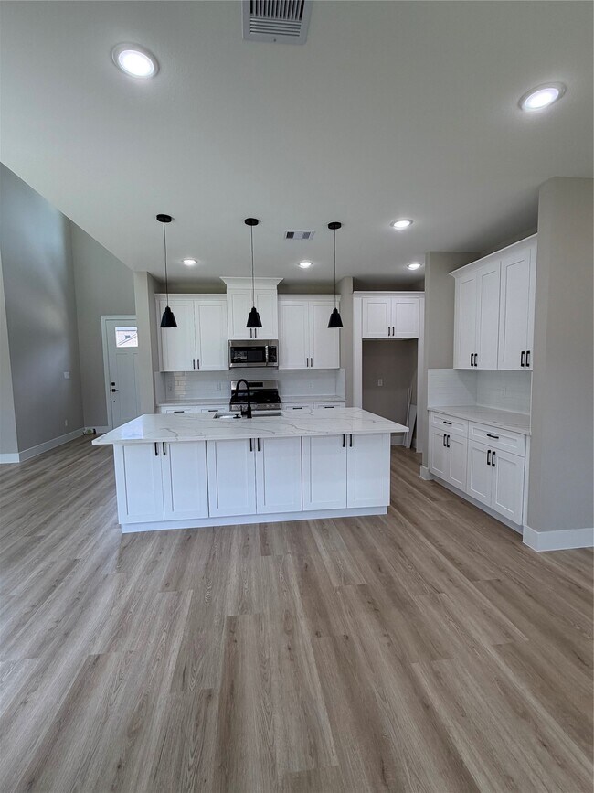 Building Photo - 2619 Piemonte Ave