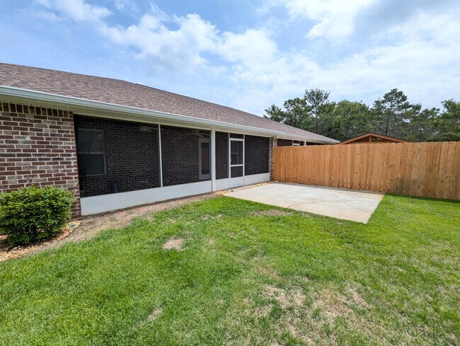 Building Photo - 1827 Sundown Dr