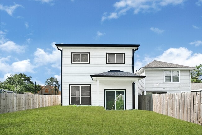 Building Photo - 7203 Weyburn St