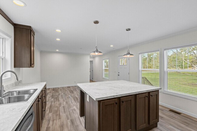 Building Photo - Like New Manufactured Home Available in Hampstead!