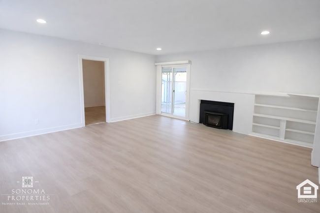 Building Photo - Updated 3 Bedroom Glen Ellen Home, Available Now!