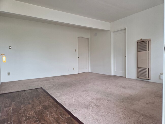 Building Photo - Charming 1-Bedroom Retreat!