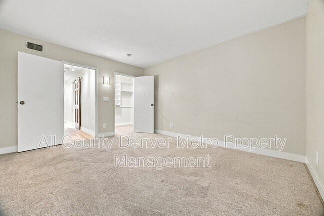 Building Photo - 433 Wright St