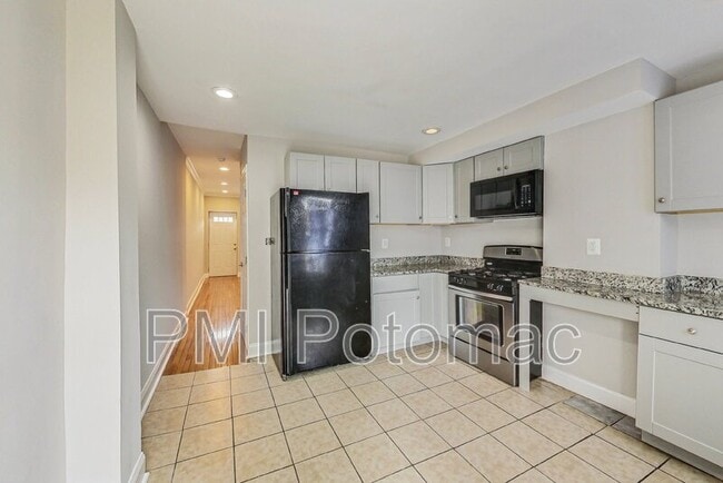 Building Photo - 834 N Stricker St