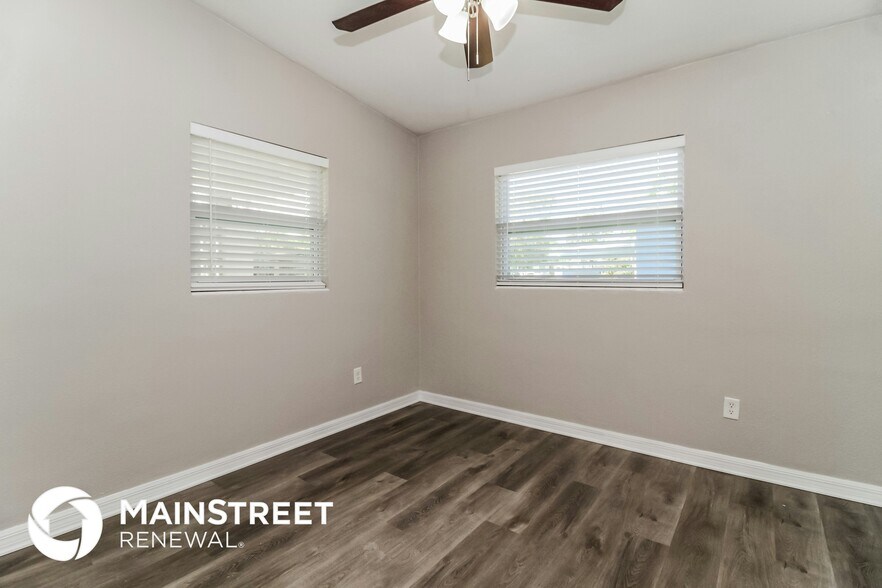 Building Photo - 6007 Oakcrest Cir